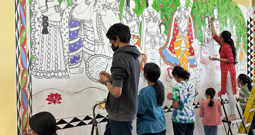 kids making a mural