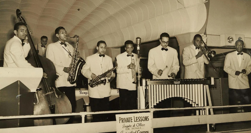 old picture of musicians